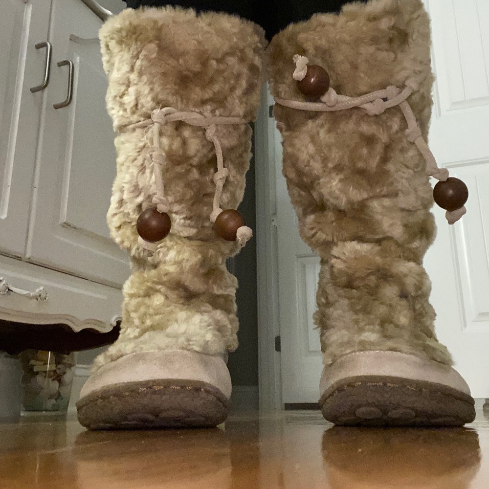 Nine West furry booties. Size 7. EUC